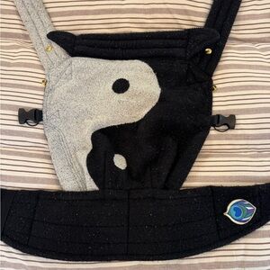 Artipoppe Yin Yang Carrier (Cashmere/silk)